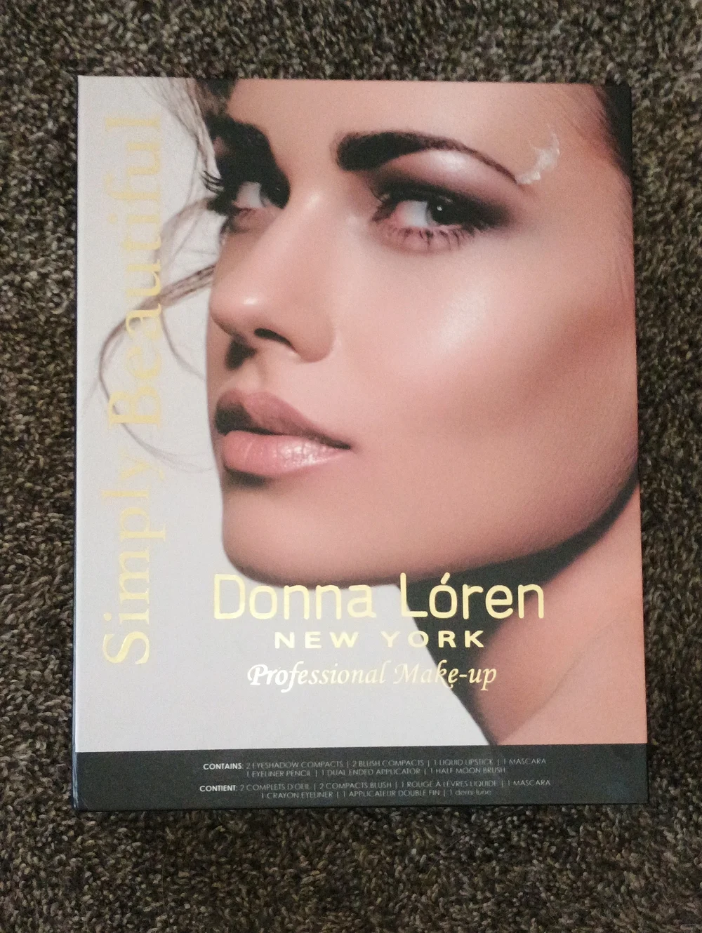 Donna Loren Simply Beautiful Professional Makeup Palette - Nude Pink Shades